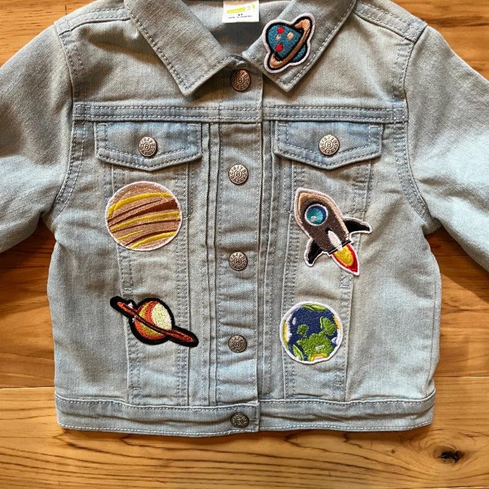 NWOT Crazy 8 Light Blue Unisex Jean Jacket, 4T, Planet Patches & Appliques